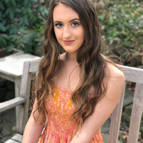 Meet your Posher, Adriana - Picture 2 of 8